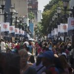 CALLES DE CARACAS DECORADAS CON AFICHES CON MENSAJES DE APOYO A CHÁVEZ