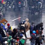 GNB-disparando-en-Altamira-Foto-@LicLauraRangel-700×352