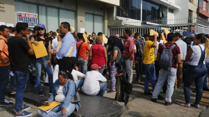 venezolanos en peru