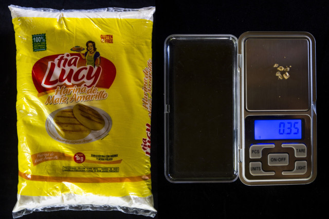 Un kilogramo de harina de maíz , la base de la dieta venezolana: 0,35 gramos.