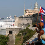Foto de archivo. Operador de cruceros Carnival detiene viajes a Cuba tras nuevas restricciones