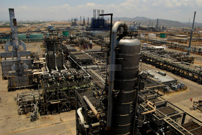 industria-quimica-petroquimica-opera-capacidad-instalada_210049