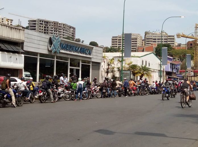 colas por gasolina