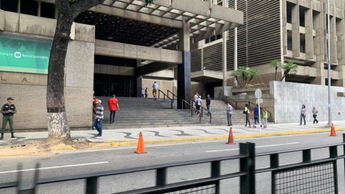 Venezuela planea imprimir nuevos billetes de Bs. 100.000 por un valor de solo $ 0.23