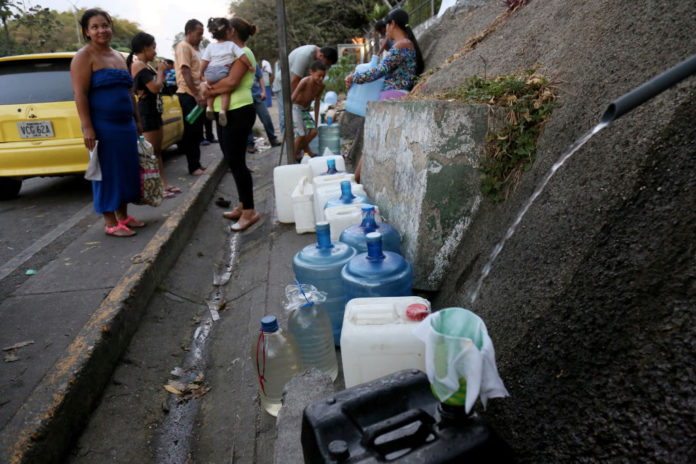 sin servicio de agua