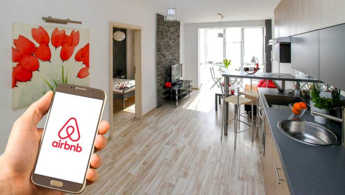 CEO de Airbnb: “Pasamos 12 años construyendo la compañía y perdimos casi todo en 6 semanas”