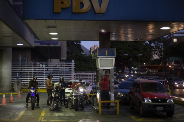 El País: La trama mexicana del petróleo venezolano