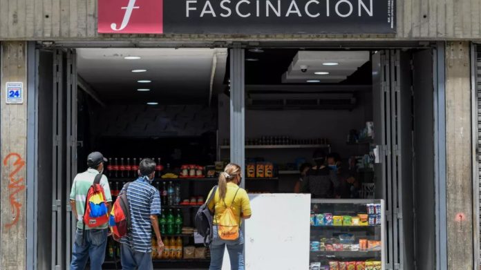 Zapaterías sustituyen el calzado por la venta de comida en plena pandemia de covid-19