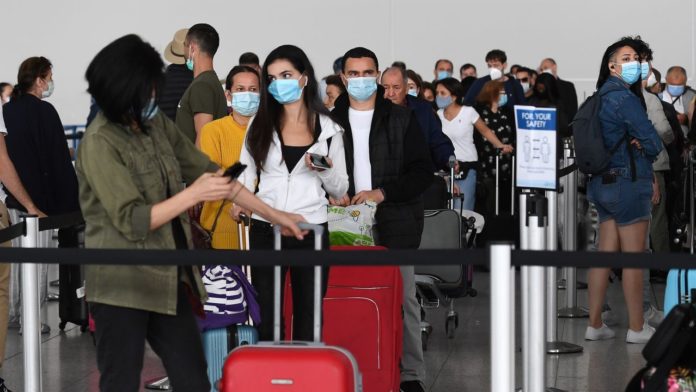 Reino Unido pone fin a la cuarentena obligatoria de los viajeros procedentes de 76 países