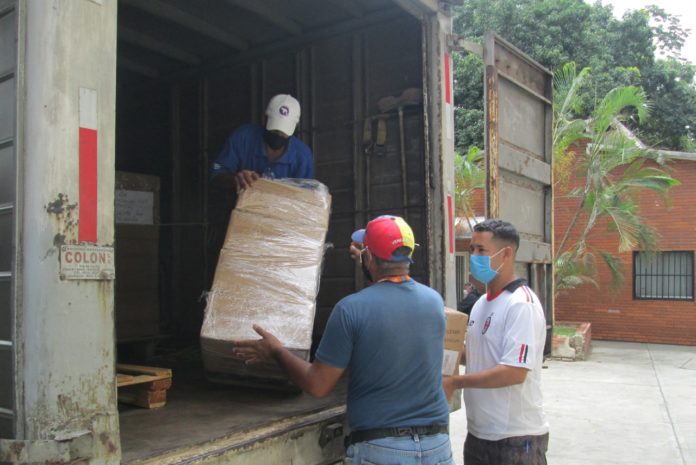PUND entrega insumos y kits de desinfección a Ministerio para la Salud