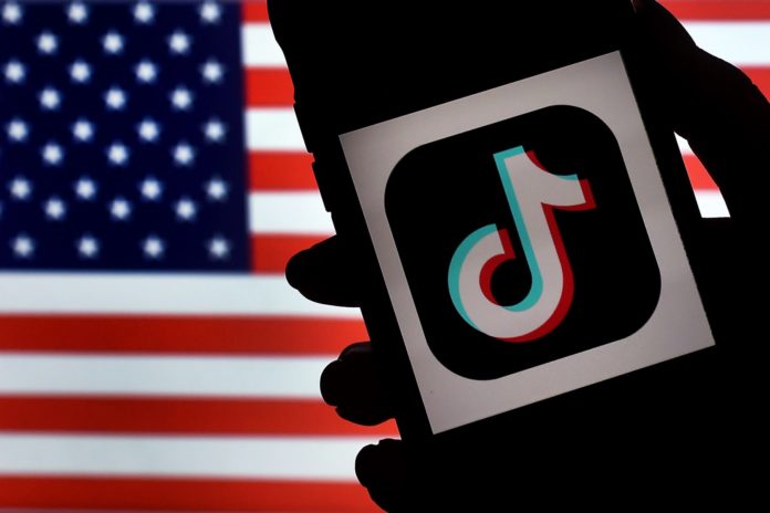 Senado de EEUU adopta resolución para prohibir TikTok en teléfonos del gobierno