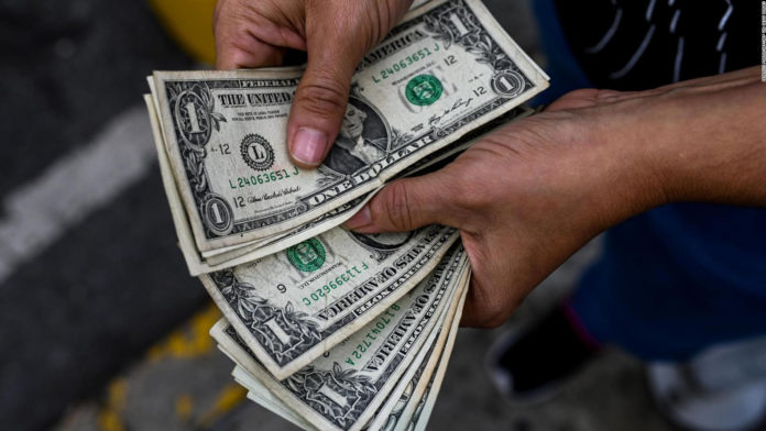 Dólar paralelo superó los Bs. 300.000 este #13Ago