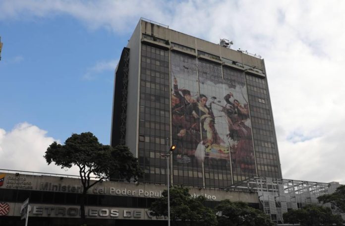 Exportaciones de petróleo de Venezuela se estancaron en julio a menos de 400.000 barriles por día
