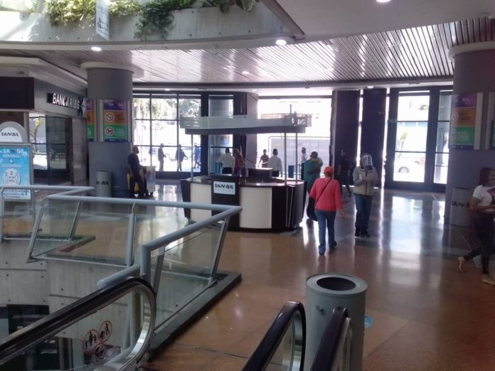 Sambil Caracas registra tímida actividad comercial en plena semana de flexibilización (+ fotos)