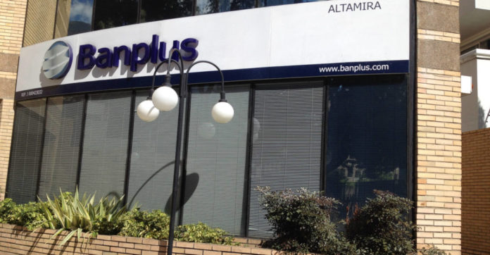 Banplus emitió tarjeta de débito para pagar en divisas