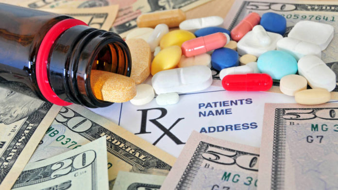 Proponen crear un impuesto para farmacéuticas y firmas tecnológicas 