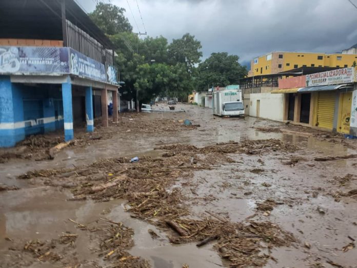 Maduro ordena despliegue militar en Aragua tras desborde del río El Limón
