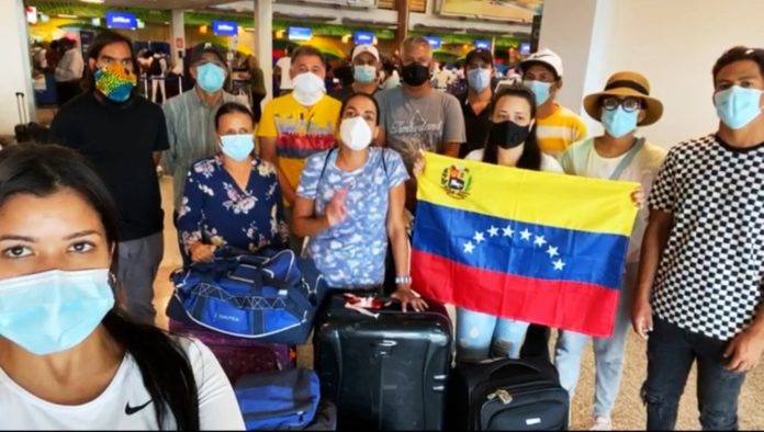 Venezolanos varados en el mundo piden repatriación