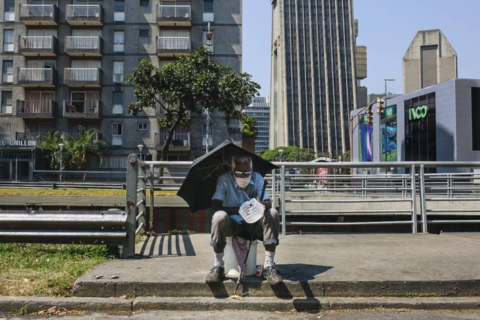Adelanto de un mes de aguinaldo del sector docente no llega a tres dólares