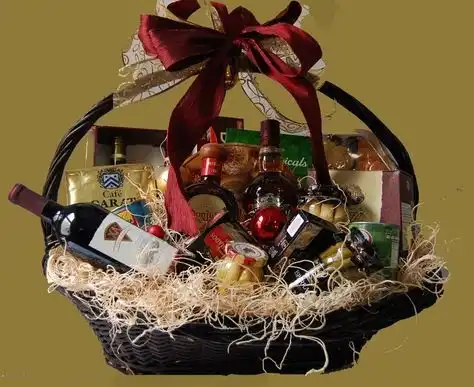 89e5940dbdcbb13fb923f8328083c740–christmas-baskets-basque