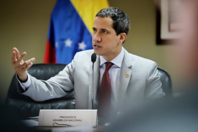 Bloomberg: Guaidó insta a juez a no acelerar venta de refinería