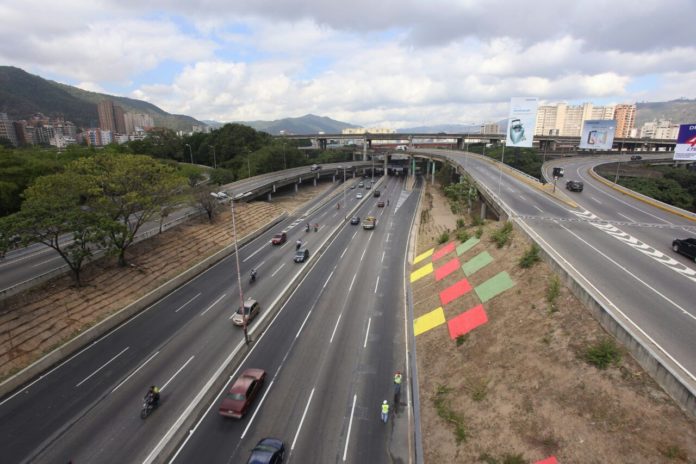 Nicolás Maduro anunció un nombre nuevo para la autopista Francisco Fajardo