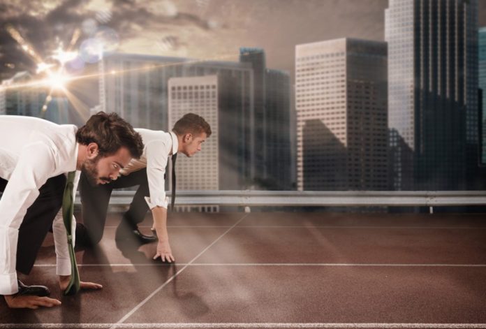 Economista da recomendaciones a las empresa para ganar competitividad