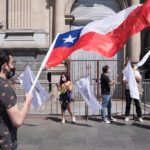 Legales pero sin documentos, el limbo de miles de migrantes en Chile