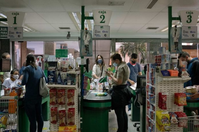 Economista Balza: Seis años de recesión dejan 