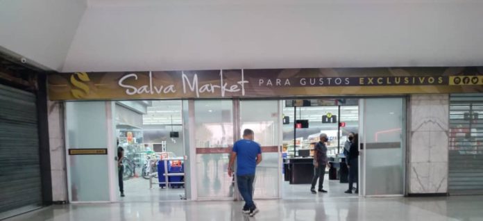 En el supermercado iraní “Salva Foods” se impone el dólar