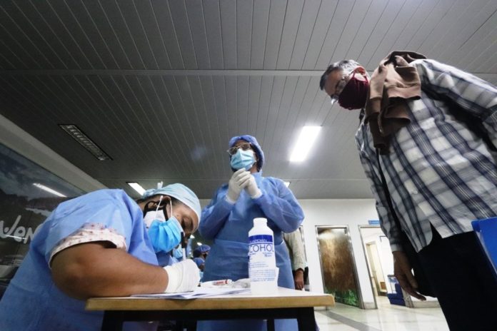 Denuncian inconsistencia en las pruebas PCR de Venezuela