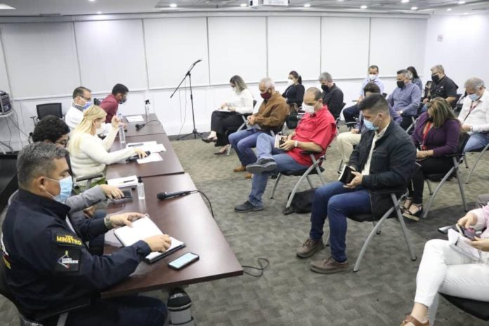 Ministerio de Comercio extendió horario de abastos y supermercados