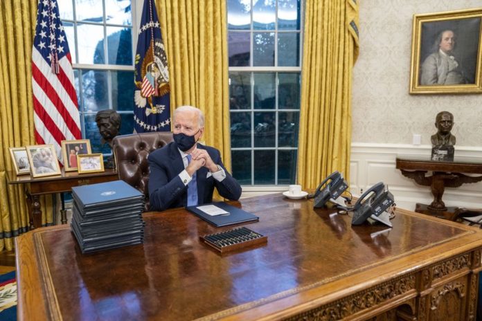 Las primeras medidas de Joe Biden con las que empieza a revertir las políticas de Donald Trump