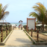 Si irá a la playa en carnavales, guarde unos dólares para pagar los balnearios en La Guaira