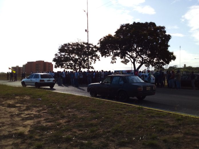 Empleados públicos protestas en Puerto Ordaz por 