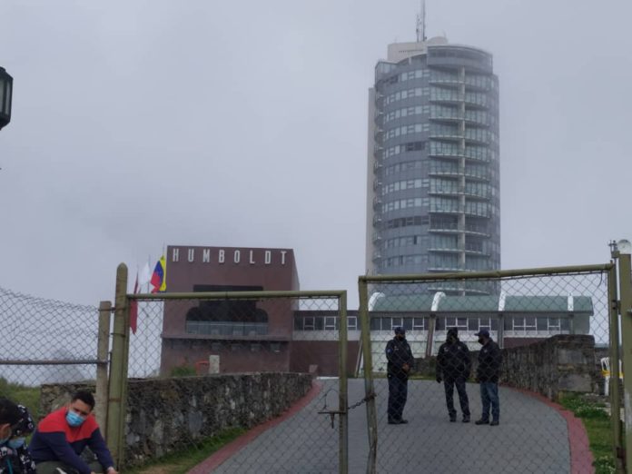 Hotel Humboldt limita acceso a temporadistas, sin brazalete no se pasa