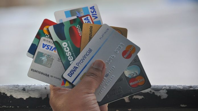 La banca "sigue en un contexto regulatorio" que impide aumentar los límites a las TDC