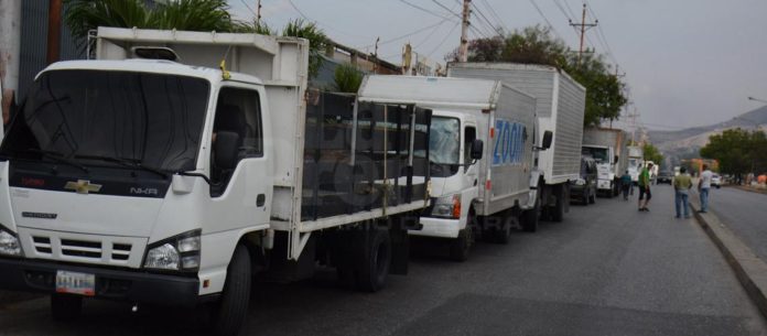 Transportistas de carga pesada aseguran que trabajan a perdida por falta de diésel