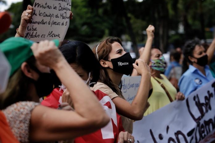 Mujeres conmemoraron su día con protesta frente al PNUD