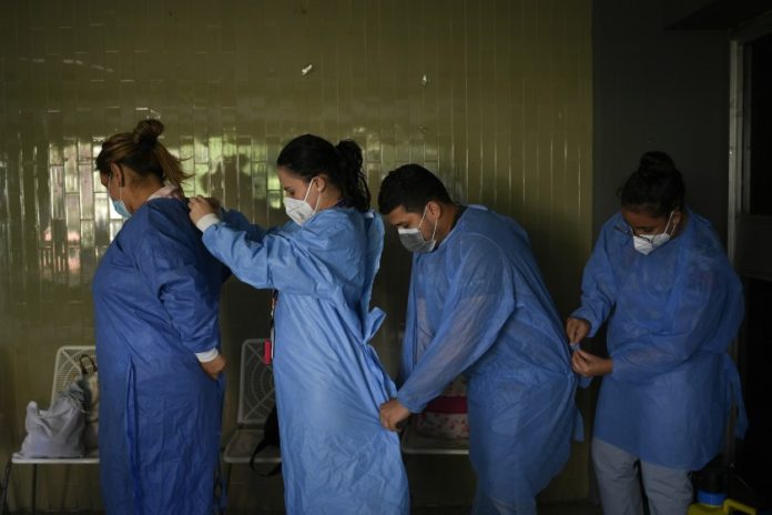 Venezolanos se las ingenian para conseguir exámenes médicos a precios bajos