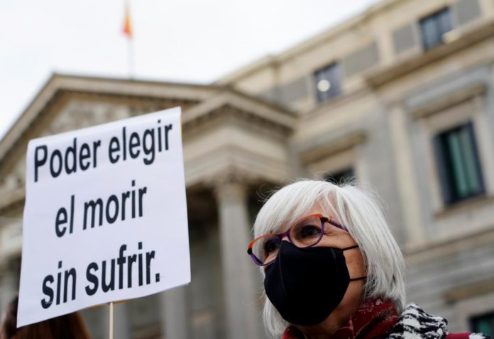 España se convierte en el séptimo país del mundo donde la eutanasia es legal