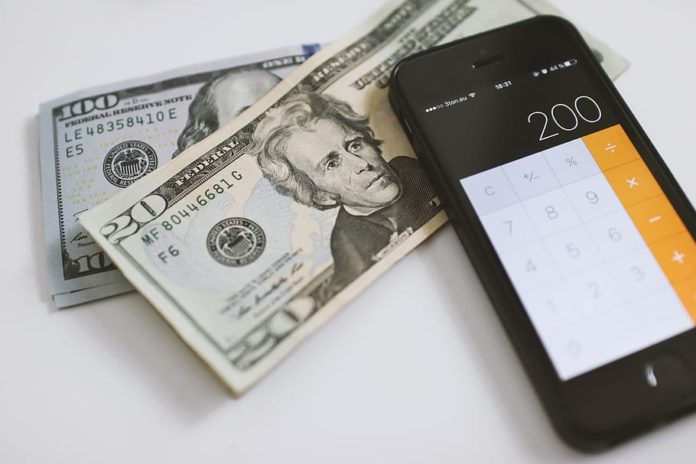 Dólar paralelo inicia la semana por encima de Bs. 2.500.000