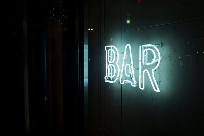 Dos venezolanas emigraron, sin papeles, para trabajar en un bar de Curazao y fueron explotadas