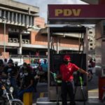 Las colas por gasolina se mantienen en Venezuela