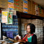 El billete de más valor en Zimbabue no alcanza ni para comprar el pan