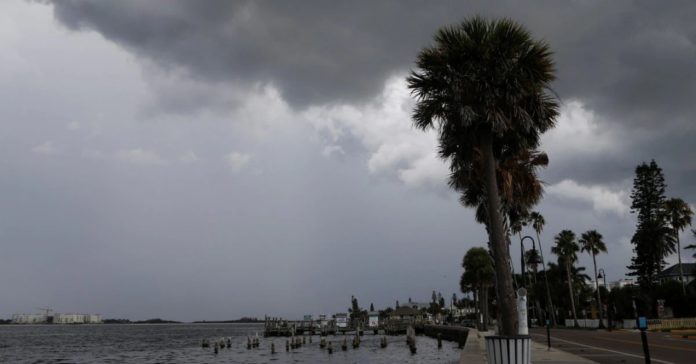 La tormenta tropical Elsa se dirige hacia Florida con vientos de casi 100 km/h