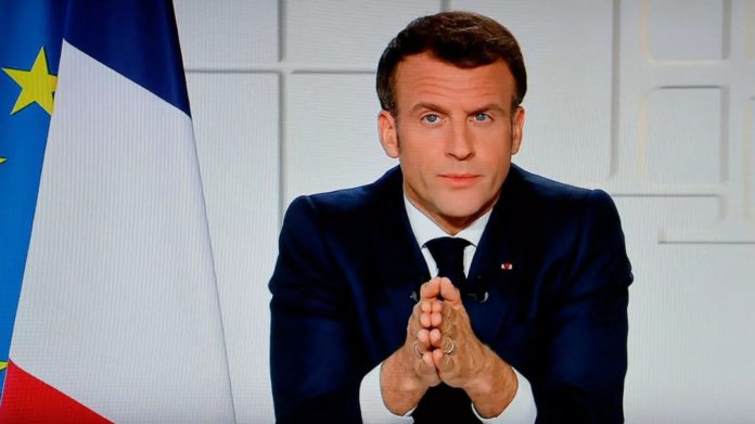 Francia y Grecia imponen vacunación a su personal sanitario