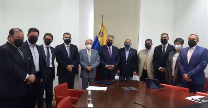 Sector bancario y oficialismo coinciden en la necesidad de reactivar el crédito y adelantar la reconversión monetaria