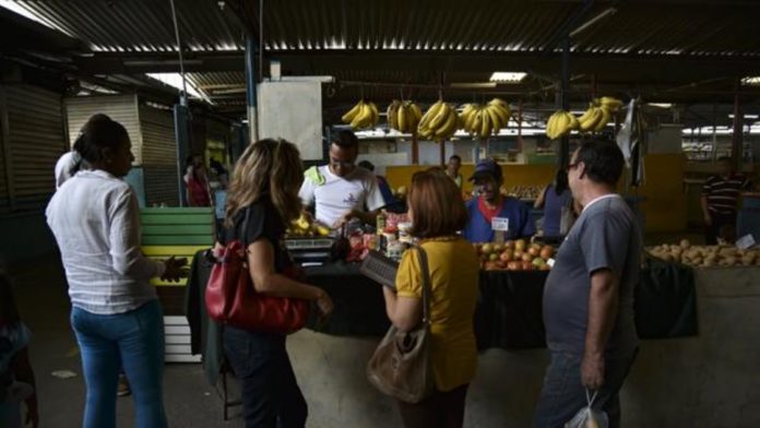 ¿Dolarizar la economía venezolana resolvería la crisis?