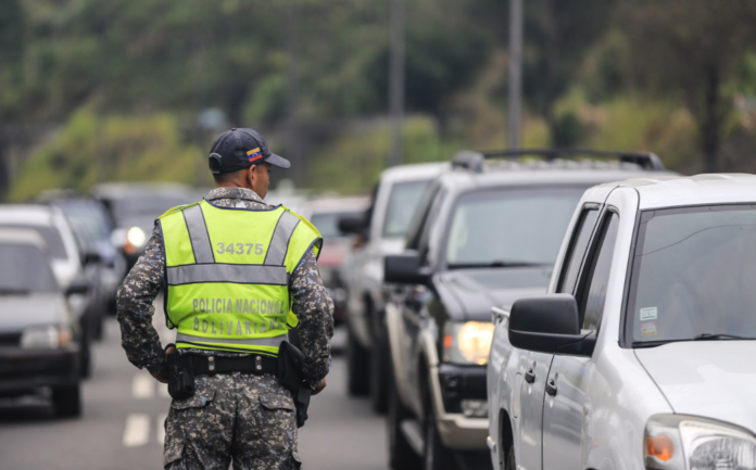Agricultores señalan que persisten las extorsiones en las alcabalas policiales